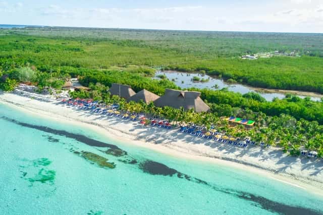 KUZÁ Beach Club