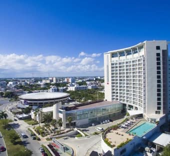 Krystal Urban Cancún