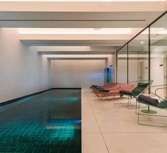 Luster Hotel