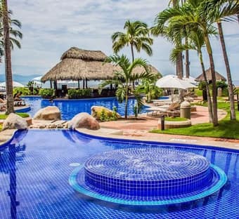Plaza Pelicanos Grand Beach Resort