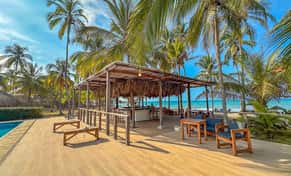 Hotel Huku Beach Hostel Palomino con day pass