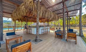 Hotel Huku Beach Hostel Palomino con day pass