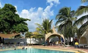 Hotel Hotel Tropical Inn con day pass