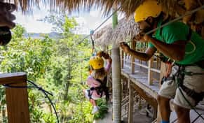 Hotel Buggies & Ziplines Combo con day pass