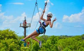 Hotel Tour Triple AAAdventure Buggys, Zip Line y Catamaran con day pass