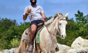 Hotel Tour Paseo a Caballo VIP con day pass