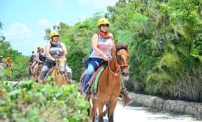 Hotel Tour Paseo a Caballo VIP con day pass