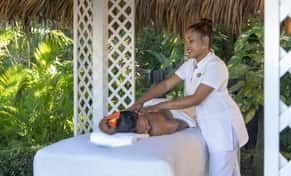 Hotel Viva Heavens by Wyndham con day pass