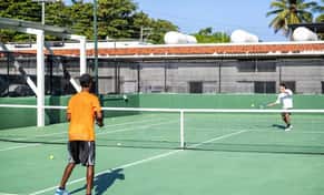 Hotel Viva Tangerine by Wyndham con day pass