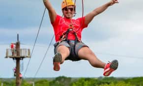 Hotel Tour Zip Line y Splash of Emotions con day pass