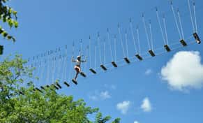 Hotel Tour Zip Line y Splash of Emotions con day pass