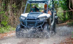 Hotel Tour de Buggy y Zip Line con day pass