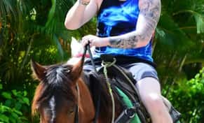 Hotel Tour Zip Line y Caballo con day pass