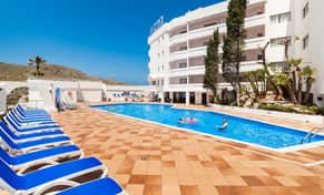 Hotel Globales Simar con day pass