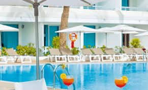 Hotel Akeah Broncemar con day pass
