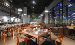 Hotel Harper Purwakarta con day pass