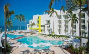 Hotel Krystal Grand Puerto Vallarta  con day pass