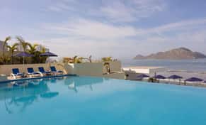 Hotel DoubleTree By Hilton Mazatlán con day pass