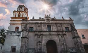 Hotel Descubre Teotihuacán, CDMX y Tlaxcala desde Puebla con day pass