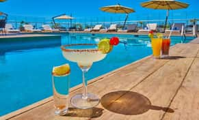 Hotel City Express Plus by Marriott Ensenada con day pass