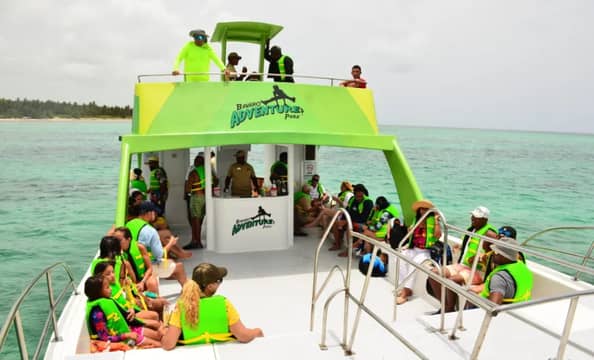 Hotel Tour Triple AAAdventure Polaris, Zip Line y Catamaran con day pass