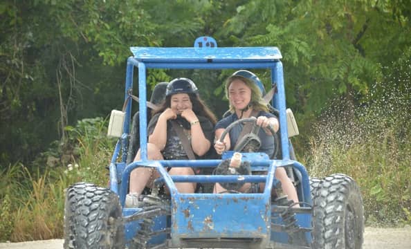 Hotel Tour Buggy VIP con day pass