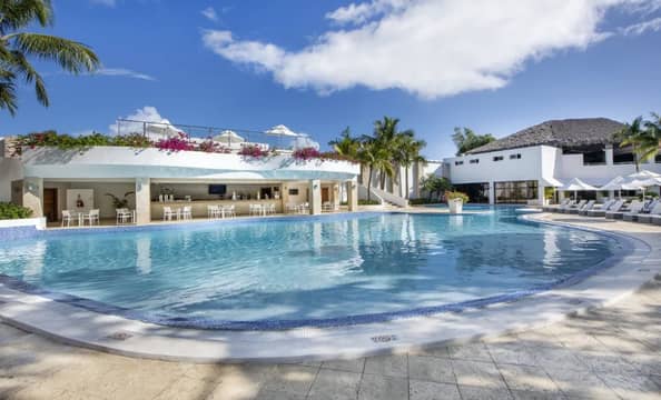 Hotel Viva Heavens by Wyndham con day pass