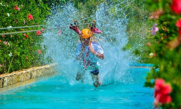 Hotel Tour Zipline Mega Splash con day pass