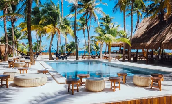 Hotel Nílu Isla Mujeres by Selina con day pass