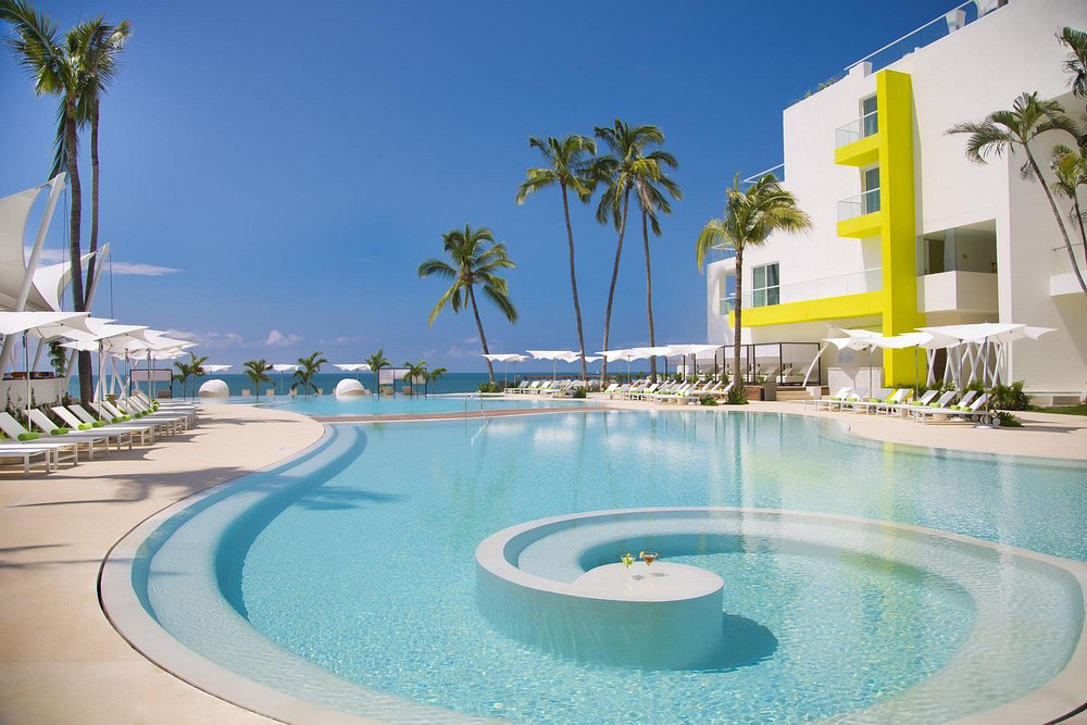 Hotel Krystal Grand Puerto Vallarta  con day pass