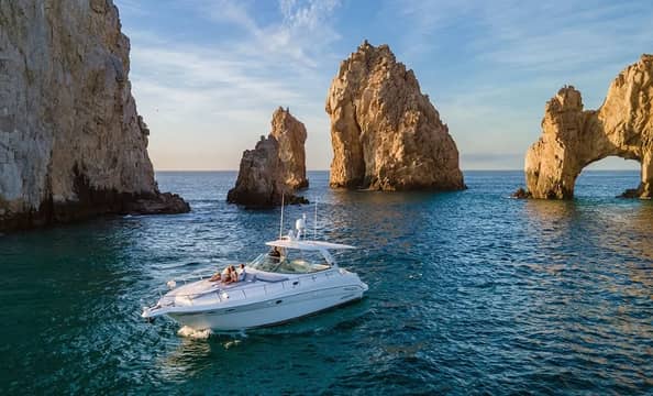Hotel Navega con estilo y confort a bordo del PRO con day pass