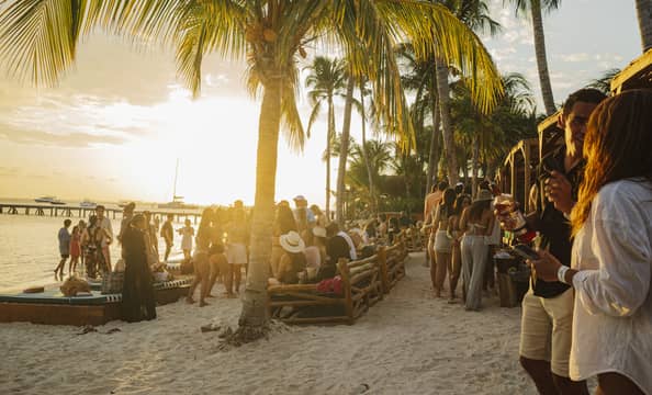 Hotel Mayan Monkey Isla Mujeres | Hotel Beach Front con day pass