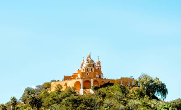 Hotel Tours Culturales y Gastronómicos por Puebla con day pass