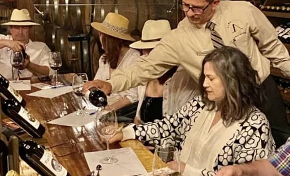 Hotel Cata Sensorial VIP en bodega de barricas con day pass
