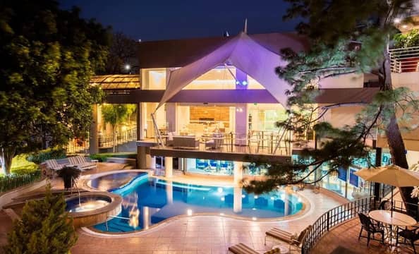 Hotel Krystal Satelite Maria Barbara con day pass