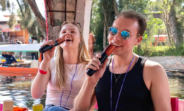 Hotel Fiestas en Xochimilco con day pass