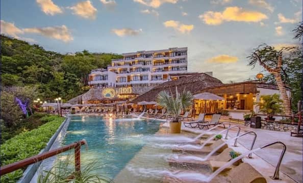 Hotel Nirú Beach Club by Binniguenda Huatulco con day pass