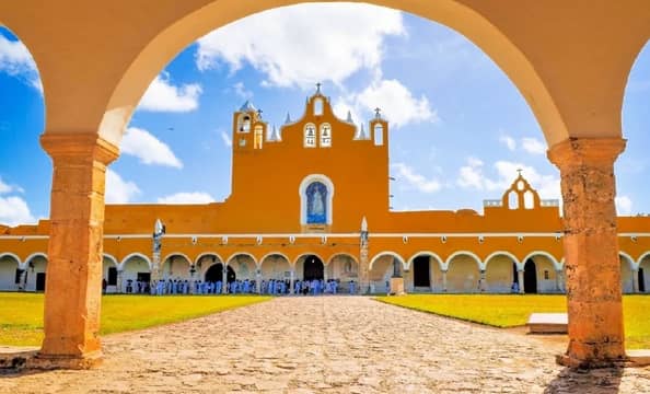 Hotel Tour Privado Izamal Pueblo Mágico con day pass