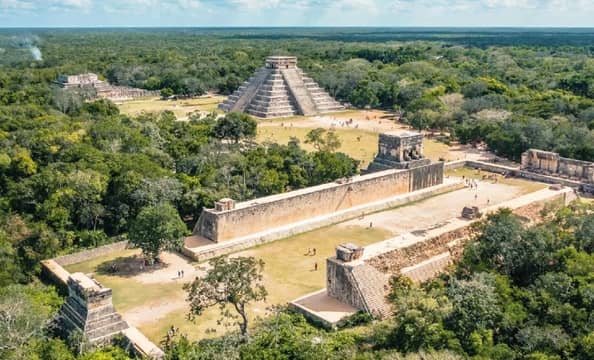 Hotel Tour Privado Chichén Itzá & Tsukán Santuario de Vida con day pass