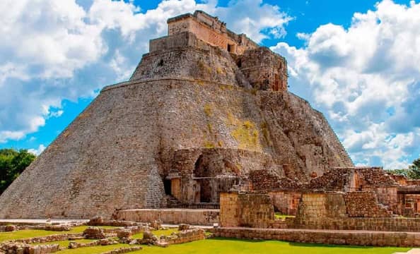 Hotel Tour Privado Uxmal Zona Arqueológica  con day pass