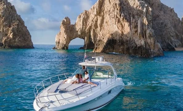 Hotel Vive el lujo en altamar a bordo del EMMA con day pass