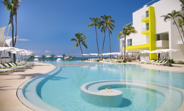 Hotel zzzKrystal Grand Puerto Vallarta  con day pass