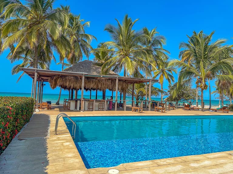 Hotel Huku Beach Hostel Palomino con day pass