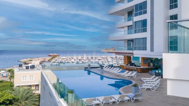 Hotel AC Hotel by Marriott Santa Marta con day pass