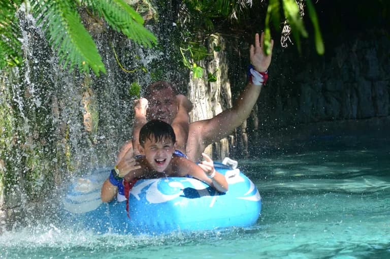 Hotel Tour Caballo y Splash of Emotions con day pass