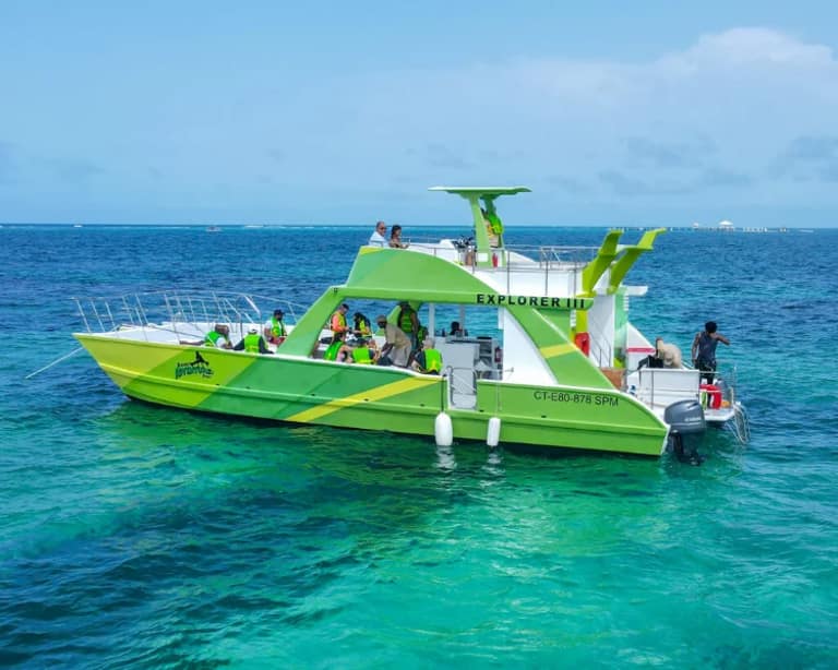 Hotel Tour Catamarán Privado con day pass