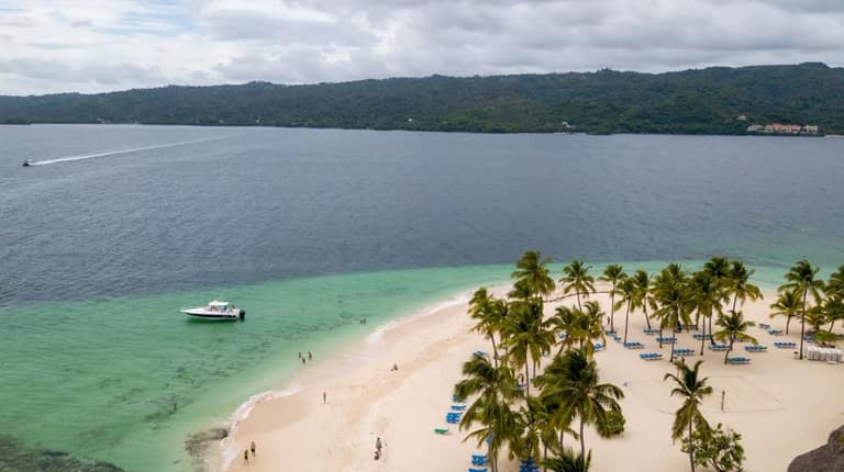 Hotel Whale Watching y Cayo Levantado con day pass