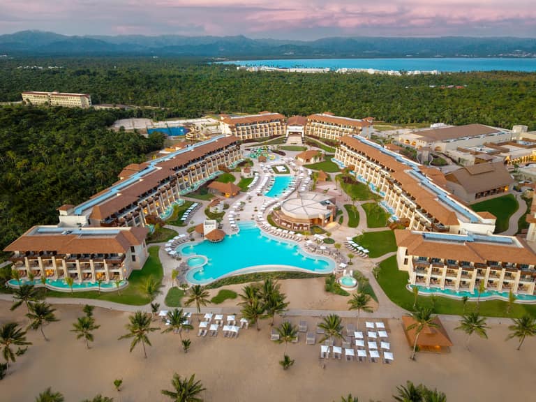 Hotel Secrets Playa Esmeralda Resort & Spa con day pass