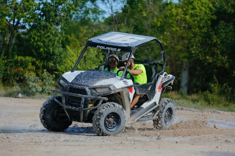 Hotel Tour Buggy y Caballo con day pass