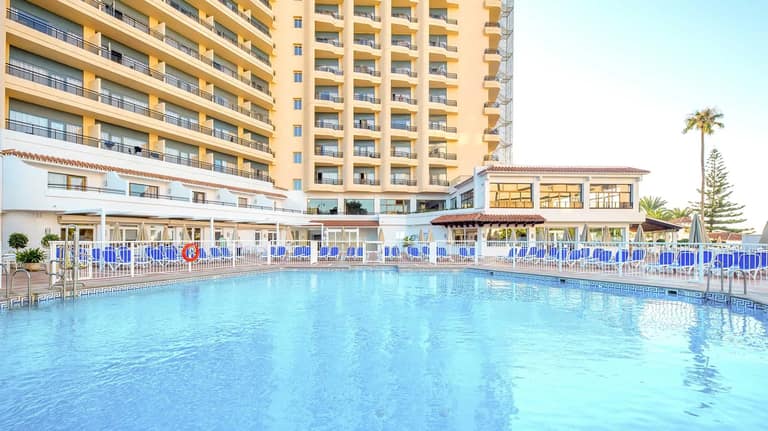 Hotel Globales Gardenia con day pass